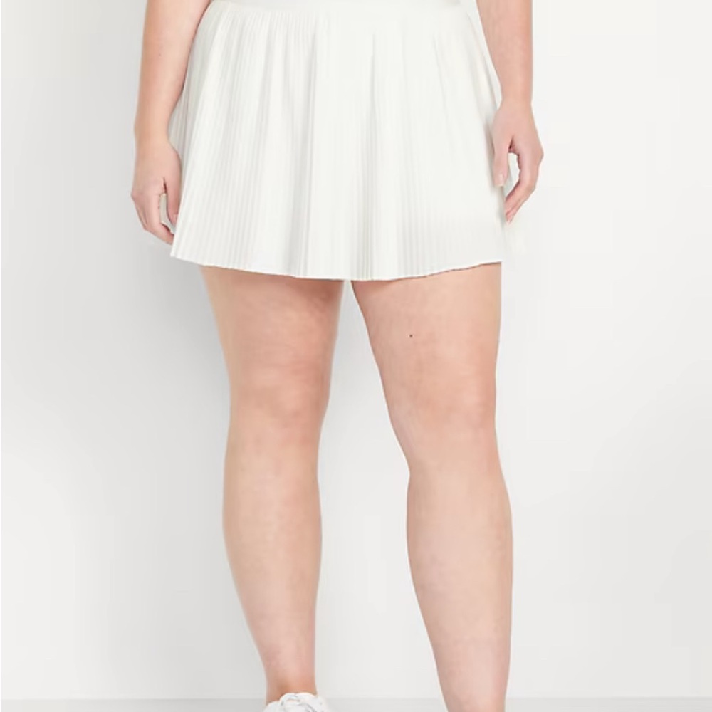 Sporty White Pleated Skirt